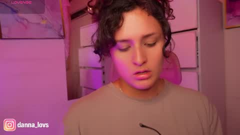 Danna Lovs online show from 8, 6, 2026