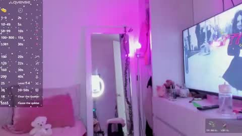 Danna Rhodes online show from 22, 7, 2026