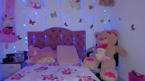 Danna Sofia jeins online show from 5, 4, 2026