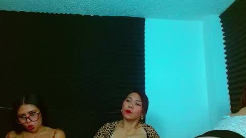 dannamomcerrat online show from 21, 1, 2025