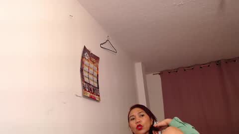 dannamomcerrat online show from 9, 3, 2025