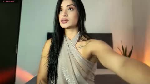 Danna Wells online show from 17, 11, 2025