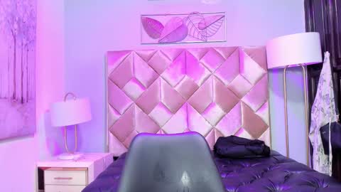 Snapshot of danniakross chatting on 20, 9, 2025 danniakross online show from 20, 9, 2025