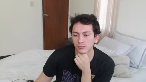 Snapshot of danruiz33 chatting on 15, 1, 2025 Dan online show from 15, 1, 2025