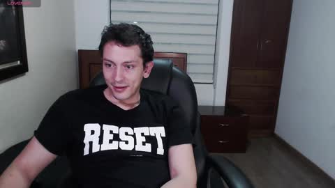 Snapshot of danruiz33 chatting on 10, 2, 2025 Dan online show from 10, 2, 2025