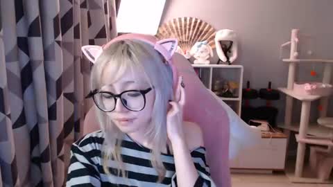Snapshot of danyelleeyermann chatting on 2, 7, 2026 danyelleeyermann online show from 2, 7, 2026