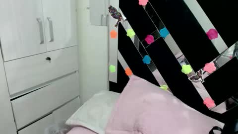 Snapshot of daphne877046 chatting on 27, 9, 2025 daphne877046 online show from 27, 9, 2025