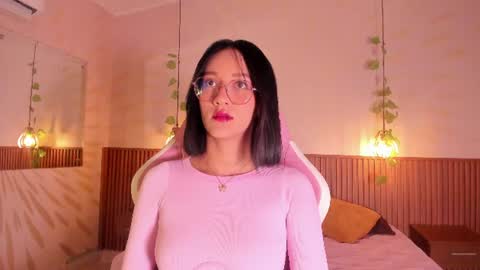Snapshot of daphne_courtis chatting on 21, 6, 2026 Daphne online show from 21, 6, 2026