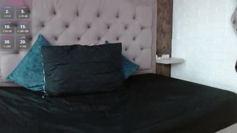 daphne_walton online show from 4, 10, 2025