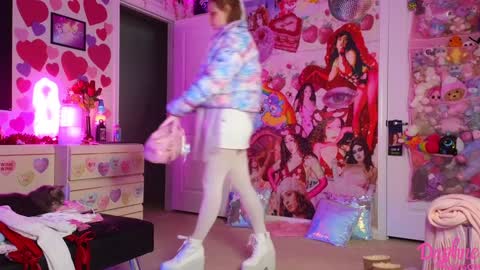 Daphne Madison online show from 6, 2, 2025