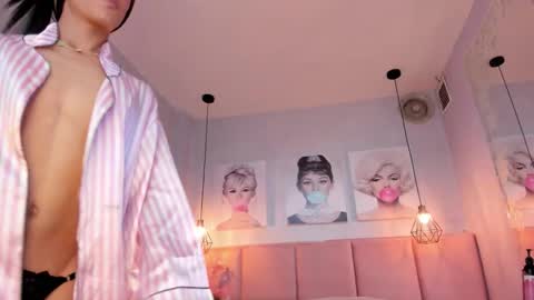    online show from 25, 11, 2025