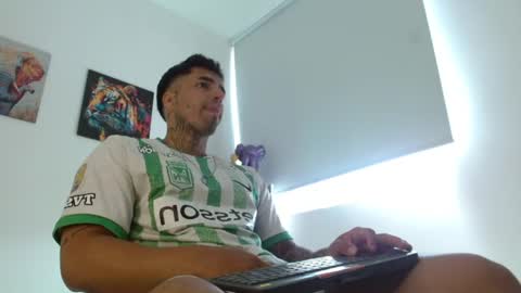 Snapshot of darius_phoenix chatting on 8, 6, 2026 Darius Phoenix online show from 8, 6, 2026