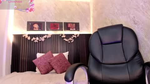 Dark online show from 13, 10, 2025