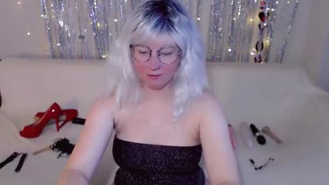 Kelly online show from 8, 11, 2025