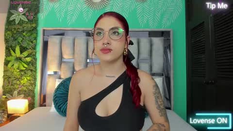 Darlyhooper online show from 12, 10, 2025