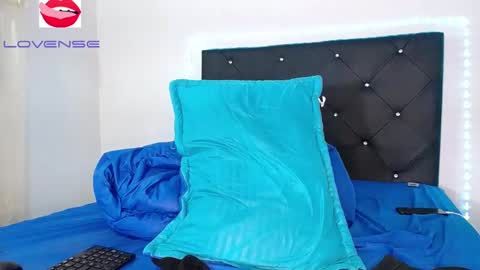 Snapshot of darlyng_cazanova chatting on 5, 1, 2025 louis davila online show from 5, 1, 2025