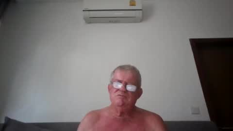 Snapshot of darwincock chatting on 5, 6, 2026 darwincock online show from 5, 6, 2026