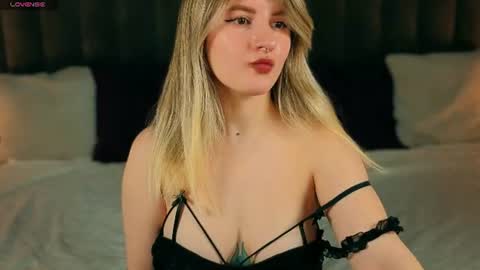 Snapshot of daryana_gray chatting on 16, 6, 2026 daryana_gray online show from 16, 6, 2026