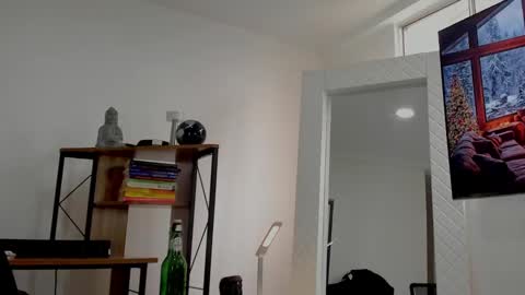 Hey im David that loves to explore and speak their fantasies. Very open talktative and nice. Feel free to chat with me online show from 14, 12, 2024