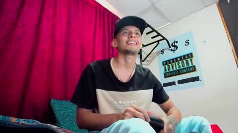 Snapshot of david_latin666_ chatting on 2, 10, 2025 David online show from 2, 10, 2025