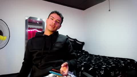 Snapshot of davidkaloc chatting on 27, 1, 2025 David online show from 27, 1, 2025