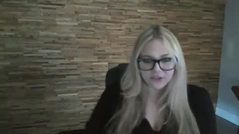 Snapshot of davinadeep chatting on 15, 10, 2025 Davina online show from 15, 10, 2025