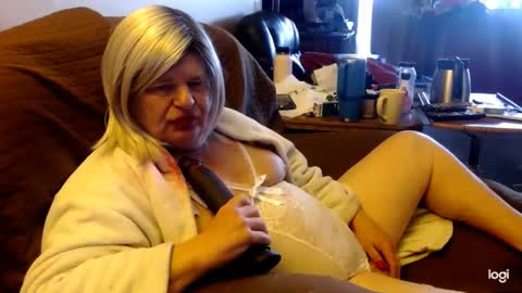 Snapshot of dawndoesall chatting on 8, 3, 2025 dawndoesall online show from 8, 3, 2025