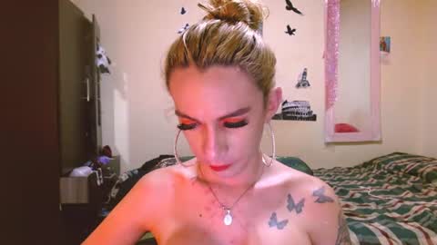Snapshot of dayanna_01_ chatting on 10, 7, 2026 dayanna_01_ online show from 10, 7, 2026