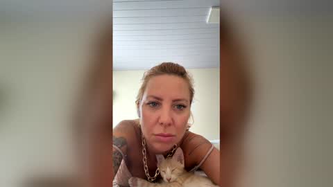 Snapshot of dayoff592388 chatting on 16, 4, 2026 dayoff592388 online show from 16, 4, 2026