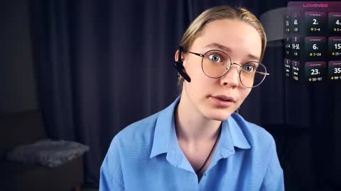 Charlie 18yo online show from 13, 9, 2025