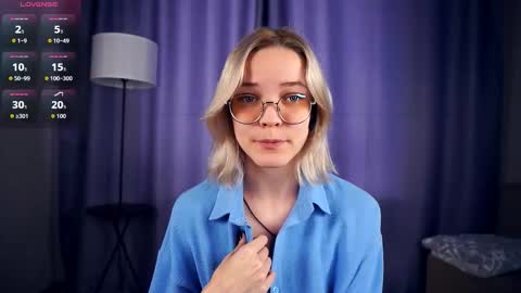 Charlie 18yo online show from 15, 9, 2025