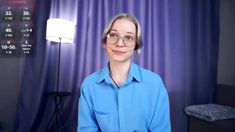 Charlie 18yo online show from 23, 9, 2025