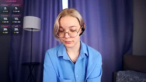 Charlie 18yo online show from 27, 9, 2025