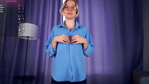 Charlie 18yo online show from 29, 9, 2025