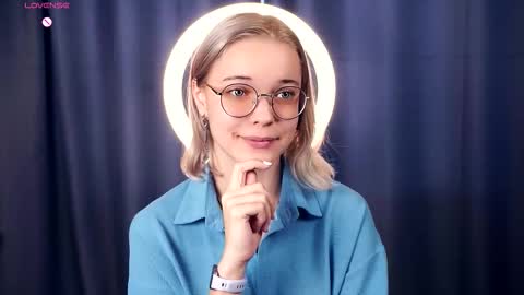 Charlie 18yo online show from 15, 10, 2025