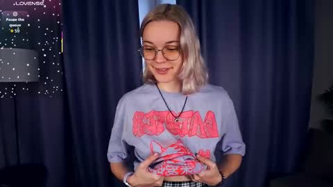 Charlie 18yo online show from 28, 10, 2025