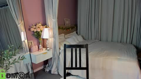 Snapshot of dearly_emily chatting on 13, 2, 2026 Emily GMT2 Mon 10 AM - 4 PM Wed 10 AM - 4 PM Thu 10 AM - 4 PM Fri 10 AM - 4 PM Sat 10 AM - 4 PM online show from 13, 2, 2026