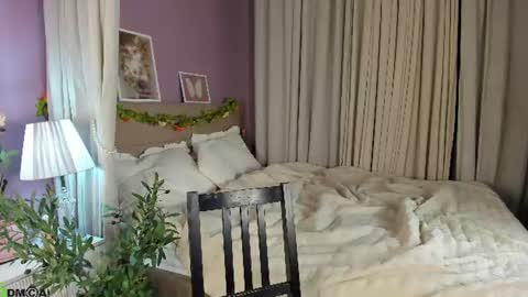 Snapshot of dearly_emily chatting on 18, 7, 2026 Emily GMT2 Mon 10 AM - 4 PM Wed 10 AM - 4 PM Thu 10 AM - 4 PM Fri 10 AM - 4 PM Sat 10 AM - 4 PM online show from 18, 7, 2026