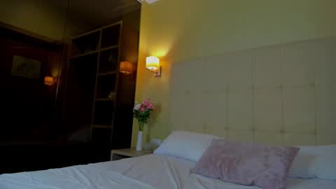 Debbie Mon Tue Fri Sun Sat GMT 3 1000am - 0400pm  online show from 2, 12, 2025