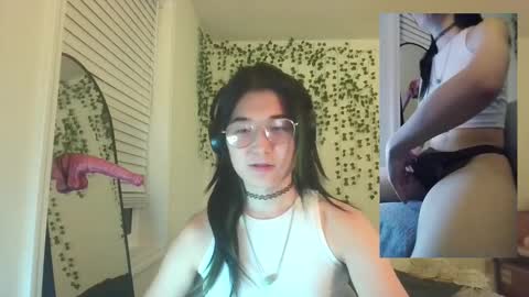 Snapshot of deciduousdoll chatting on 5, 10, 2025 deciduousdoll online show from 5, 10, 2025