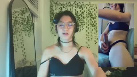 Snapshot of deciduousdoll chatting on 27, 10, 2025 deciduousdoll online show from 27, 10, 2025