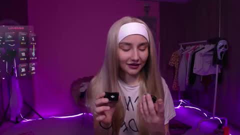 Kayla online show from 25, 11, 2025