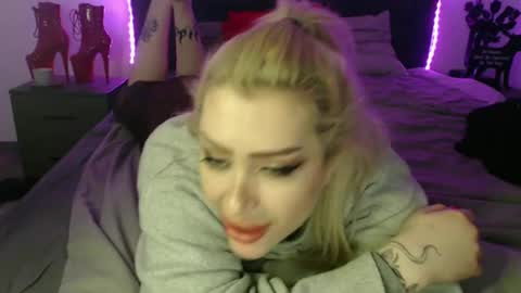 Snapshot of deewhitee chatting on 21, 12, 2024 Jenna online show from 21, 12, 2024