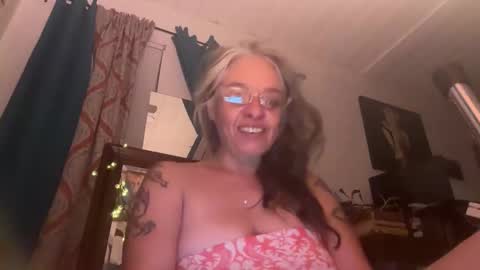 Snapshot of degeneratesaint chatting on 25, 4, 2026 Tori online show from 25, 4, 2026