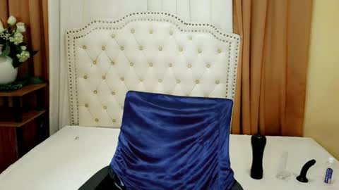 Snapshot of deliciously_sophie chatting on 25, 6, 2026 Sophie online show from 25, 6, 2026