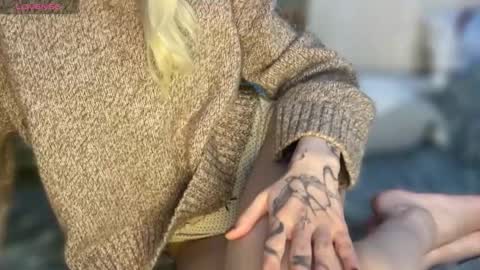 Della online show from 5, 2, 2026