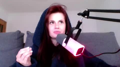 dellacrush_ online show from 7, 3, 2025