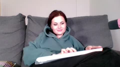 dellacrush_ online show from 10, 3, 2025