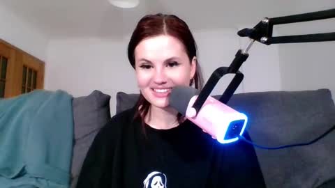 dellacrush_ online show from 10, 3, 2025