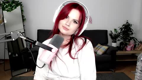 dellacrush_ online show from 8, 9, 2025